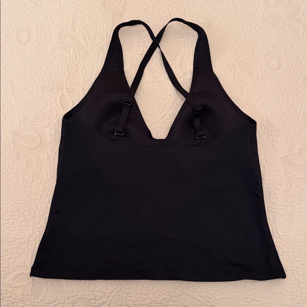 SKIMS Nike V neck tank size M - Picture 4 of 4